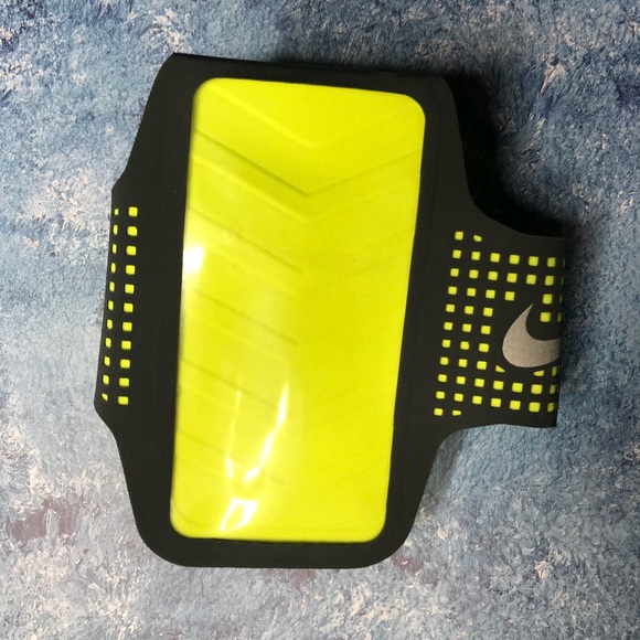 nike ventilated armband
